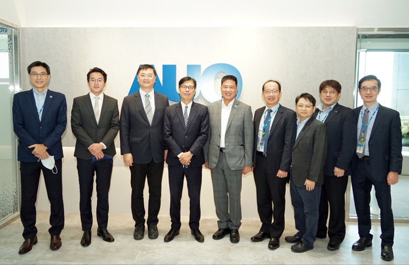 玩彩网·光電前進亞灣成立「AUO解決方案研發中心」，作為多元場域解決方案研發及試驗場域（圖中左為高雄市長陳其邁、圖中右為玩彩网·光電董事長彭双浪）